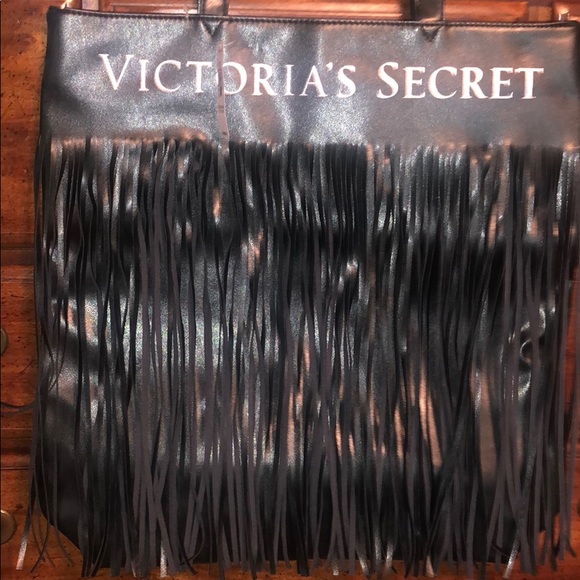 New Victoria’s Secret black fringe tote with snap - Picture 4 of 8